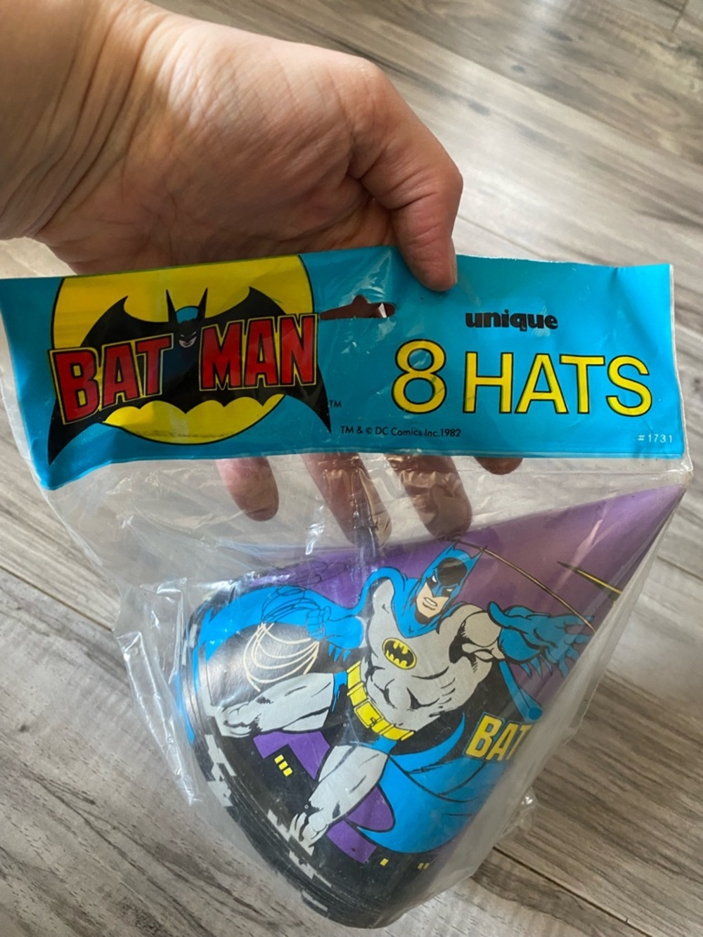New 1989 Batman Party Hats 8 Total Vintage TM And DC Comics Brand - Picture 2 of 7